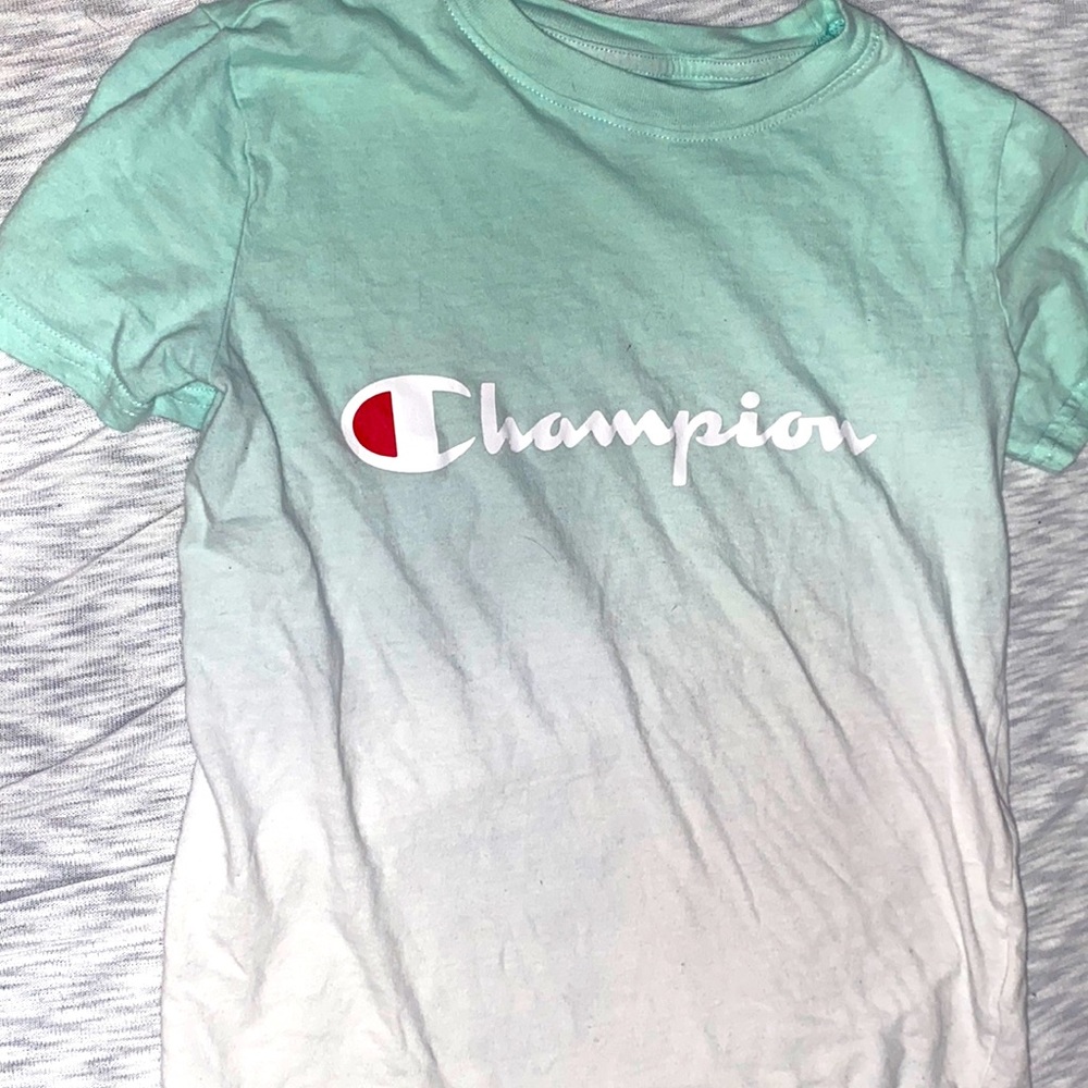 Small cropped champion shirt